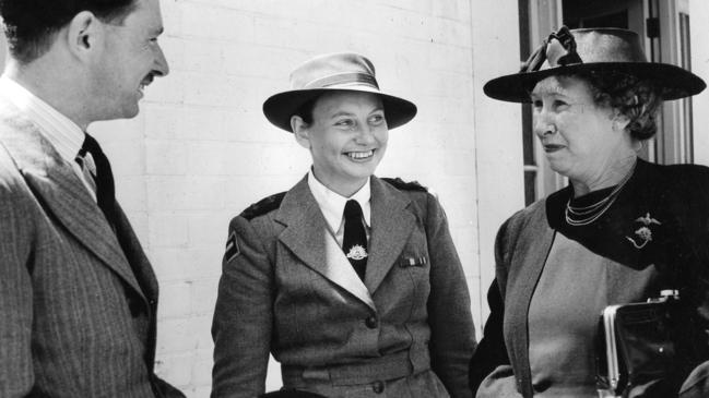 Army nurse Vivian Bullwinkel with her mother and brother in November 1945.