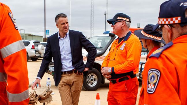 South Australian Premier Peter Malinauskas at Manum in the Riverland region of South Australia, Tuesday, November 22, 2022. The South Australian government has unveiled a $51.6 million assistance package to property owners and businesses set to be hit by flooding along the Murray River. (AAP Image/Matt Turner) NO ARCHIVING