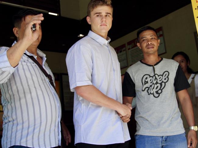 Zac Whiting shaking hands with Adni Junus Liu after reaching a peace deal. Picture: Dicky Bisinglasi