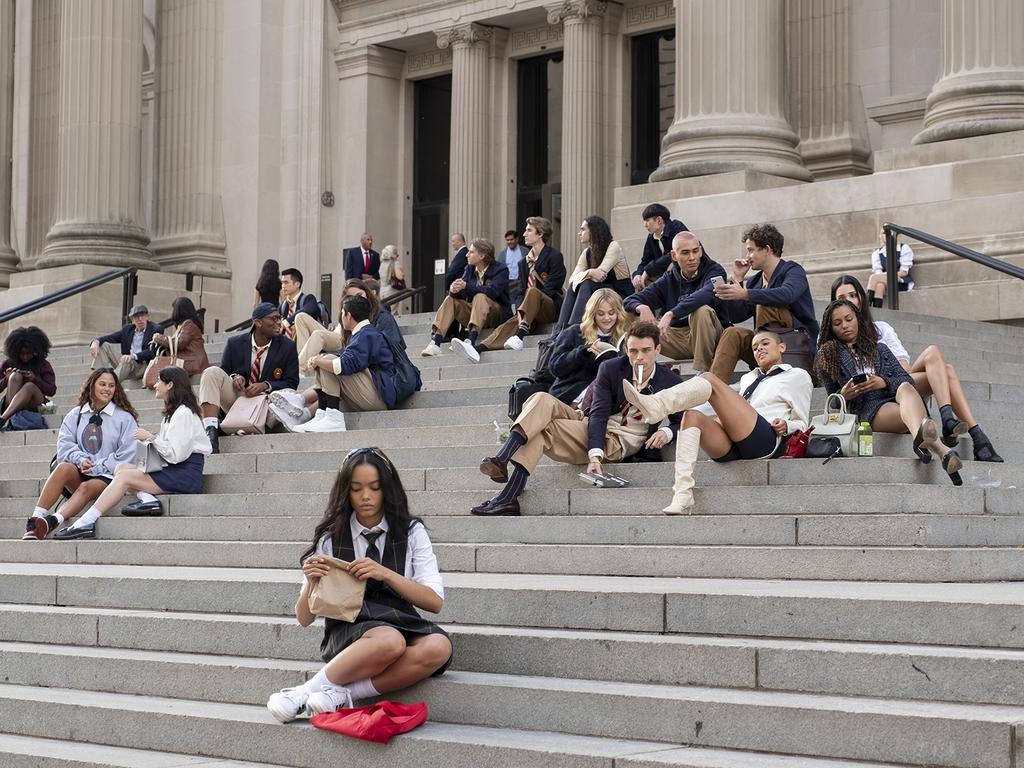 The new cast channel Blair and Serena on the steps of the Met. Picture: HBO/Binge