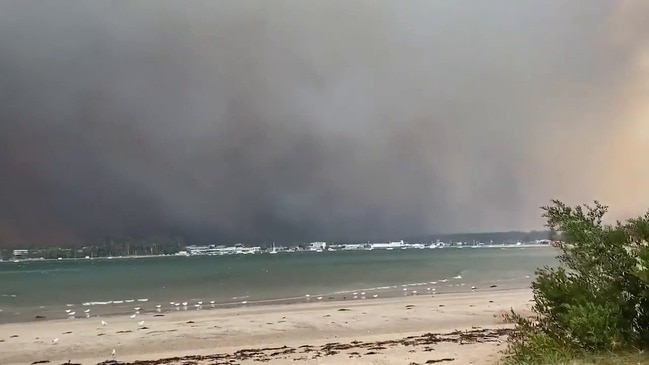 RAW: Bushfire rages near Batemans Bay as smoke pours into sky