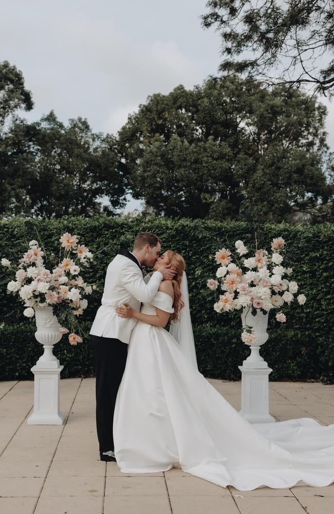 Inside Brisbane couple’s pink dress code, Bridgerton-themed wedding ...