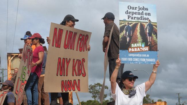 Farmers and workers rally in support of Paradise Dam outside the Bundaberg Courthouse in March.