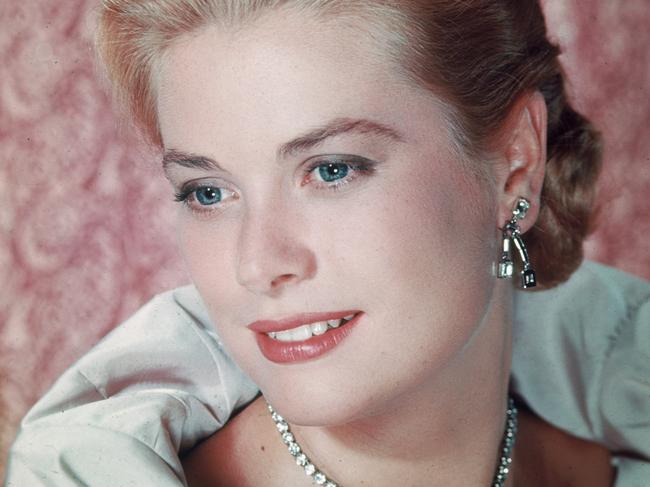 American actress Grace Kelly (1929 - 1982), who retired from films in 1956 to marry Prince Rainier III of Monaco. She was killed in a car crash in 1982.   (Photo by Hulton Archive/Getty Images)