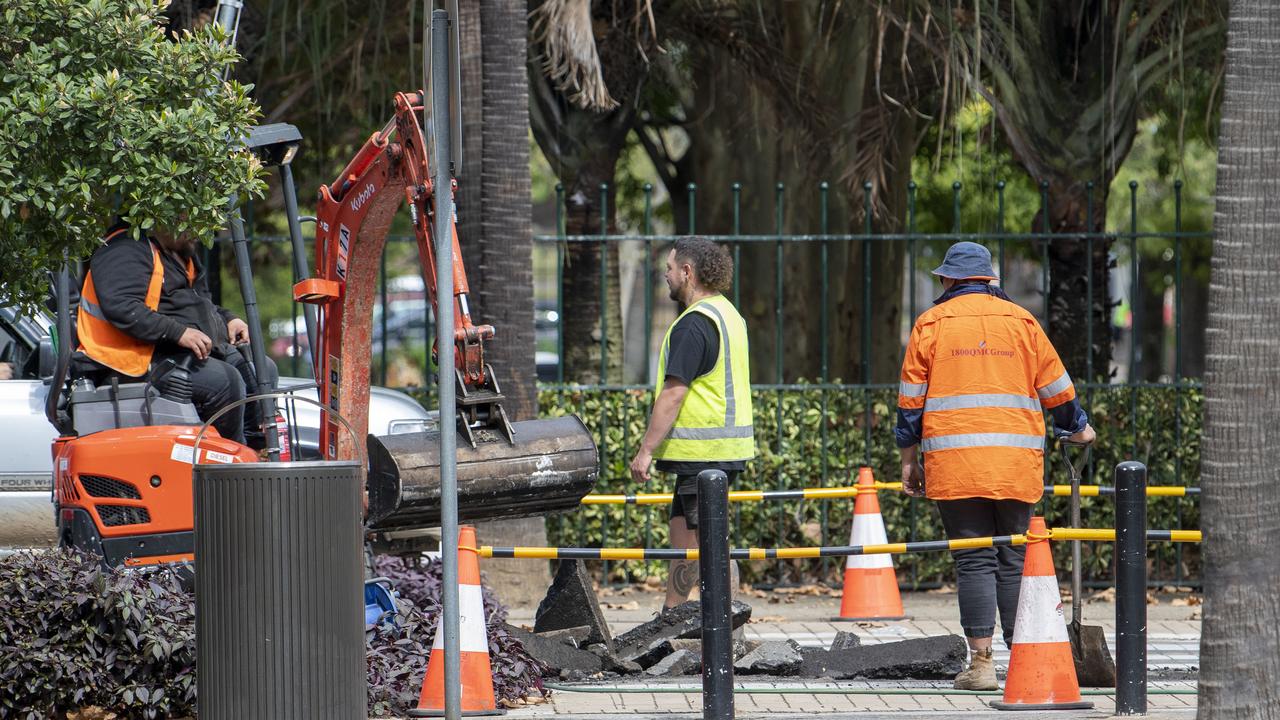 An extra 333,000 extra workers have entered the workforce in the first year of the Albanese government, new analysis shows. Picture: NCA NewsWire/Simon Bullard