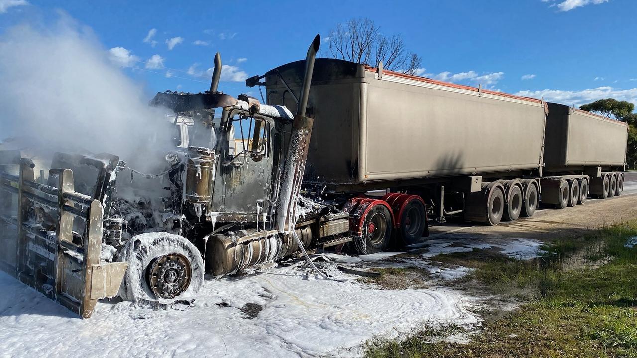 Truck fire on Eyre Hwy at Penong causes road closures | NT News