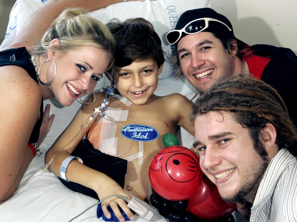 Joe Klocek as a 10 year-old after his liver transplant surgery. Pictured at the Royal Children’s Hospital receiving a visit from Australian Idol contestants (L-R) Kate DeAraugo, Lee Harding and Dan England. Photo: JamesRobertson.