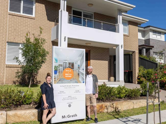 The Daily TelegraphContext: Vendor Jennifer has made a personal record sale of her propertyPictured:New homeowners:Elizabeth Wyatt (libby@cecom.com.au)Lachlan Spencer Real estate agent:Brett HumbyBretthumby@mcgrath.com.au Vendor:Jennifer Newtonjennifersn@hotmail.comPhotographer: Christian Anstey