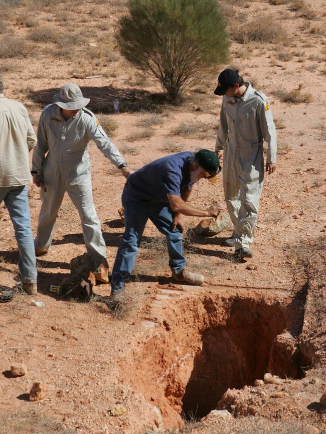 Police and SES used mirrors to search disused mine shafts for Imran Zilic in 2008.