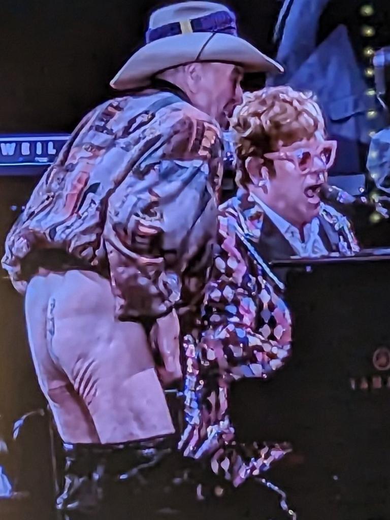 Molly Meldrum drops his pants at the Elton John concert.