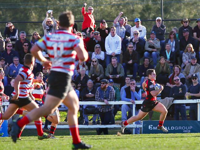 Harry Burey makes a break during Norths’ 35-20 semi-final victory over Southern Districts last weekend.