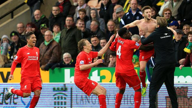 NORWICH, ENGLAND - JANUARY 23: Adam Lallana (2nd R) of Liverpool ceelbrates scoring his team's fifth goal with his manager Jurgen Klopp (1st R) and team mate Kolo Toure (3rd R), Lucas Leiva (2nd L) and Roberto Firmino (1st L) during the Barclays Premier League match between Norwich City and Liverpool at Carrow Road on January 23, 2016 in Norwich, England. (Photo by Stephen Pond/Getty Images)