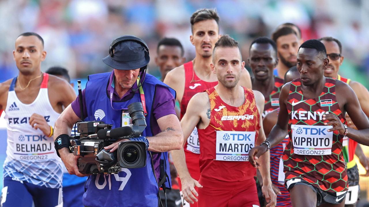 2022 World Athletics Championships, men's 3000m steeplechase final nearly  ruined by cameraman, video, news, results