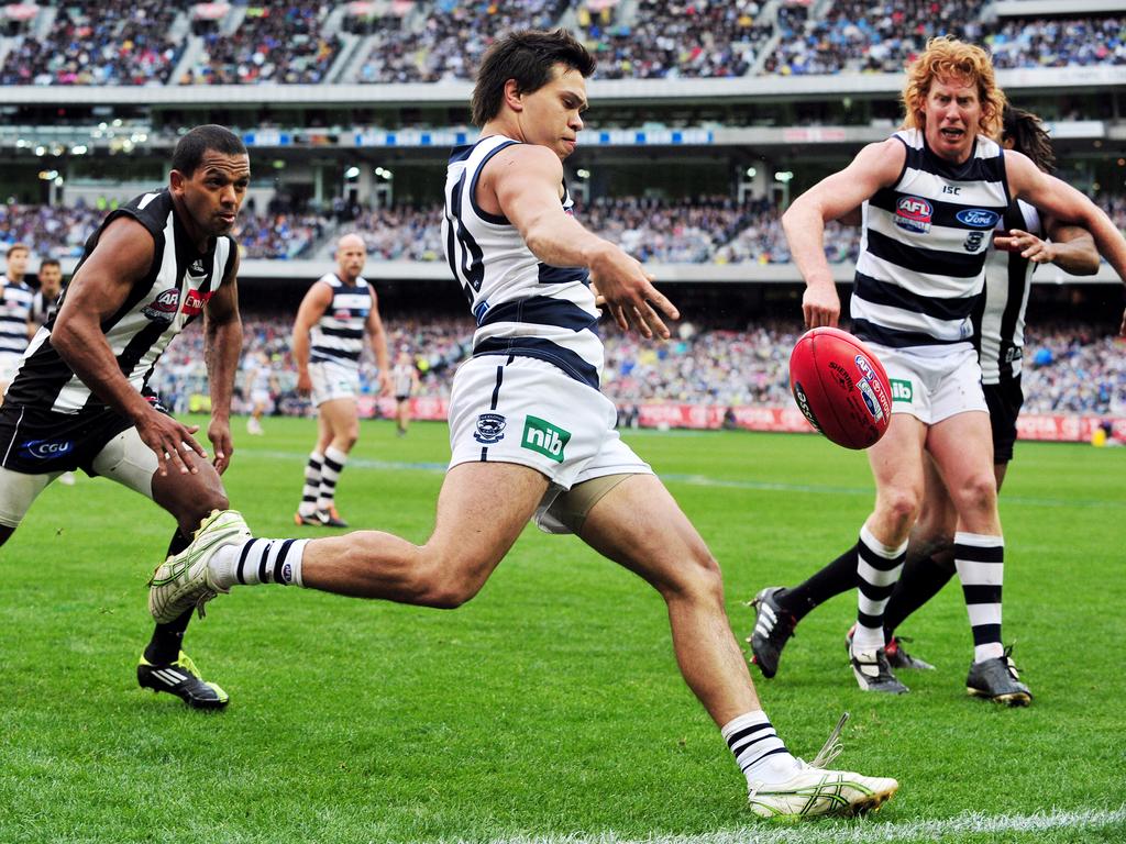 2011 Grand Final. Geelong v Collingwood. MCG. Allen Christensen gets a kick away