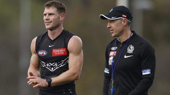 MELBOURNE, AUSTRALIA - SEPTEMBER 20: Taylor Adams of the Magpies (L) chats with Magpies head coach Craig McRae embrace during a Collingwood Magpies AFL training session at Olympic Park Oval on September 20, 2023 in Melbourne, Australia. (Photo by Daniel Pockett/Getty Images)