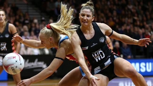 Kim Ravaillion of the Magpies (right) contests with Tayla Fraser of the Swifts during last years Super Netball battle.