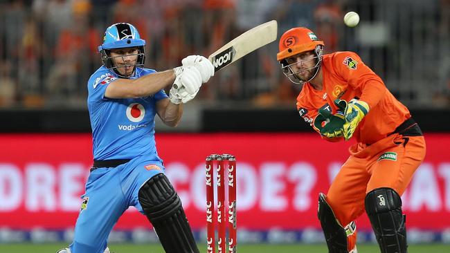 Jon Wells in action for the Strikers. Picture: AAP Image/Gary Day.