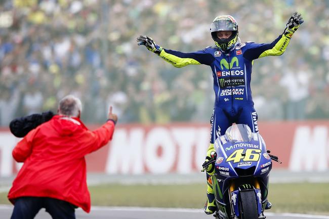 Yamaha sign Valentino Rossi to deal through end of 2018 season, Motorsport  News