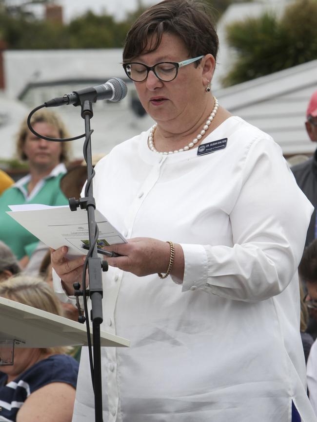 Councillor Susan Salter guides proceedings as Master of Ceremonies for Australia Day 2017.