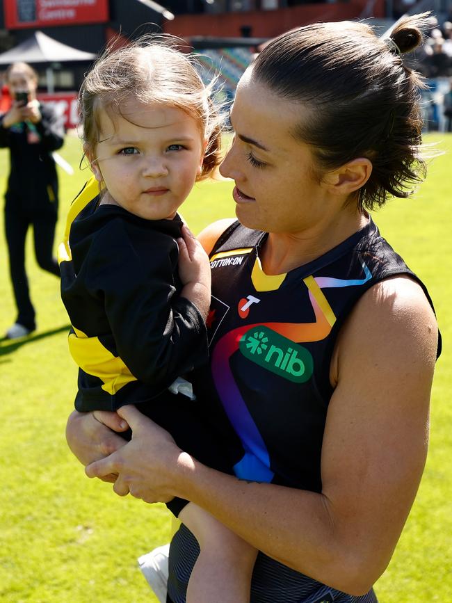 Kate Dempsey with daughter Pippa. (Photo by Michael Willson/AFL Photos via Getty Images)