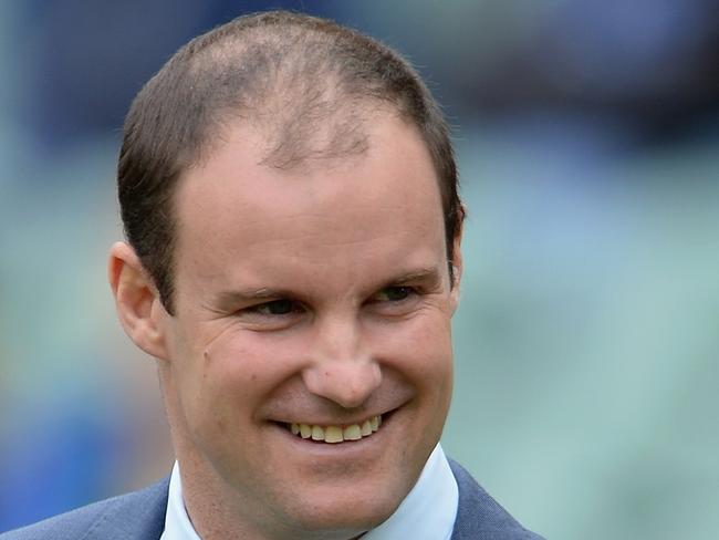 England appoint Strauss, sack Moores