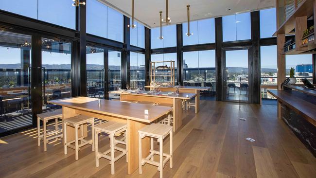 The bar at the Koomo Restaurant in the Crowne Plaza. Image/Russell Millard