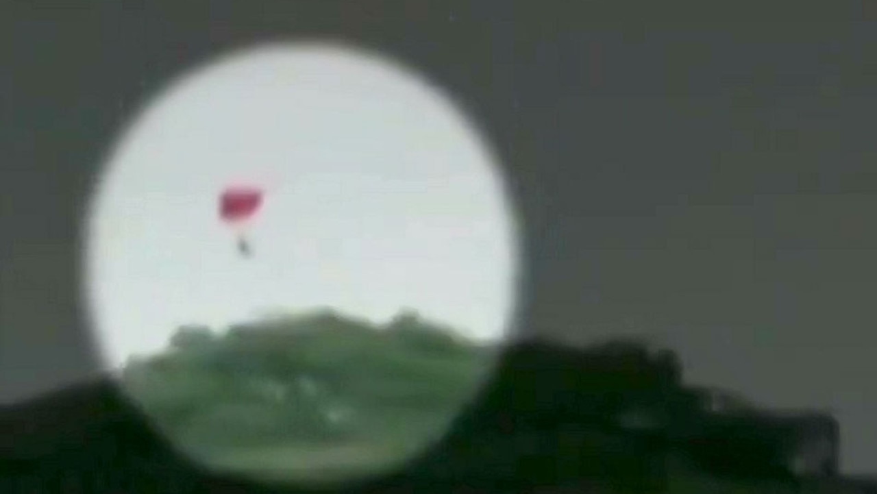 Horrifying moment a skydiver plummets to her death after both the main and reserve parachutes fail.