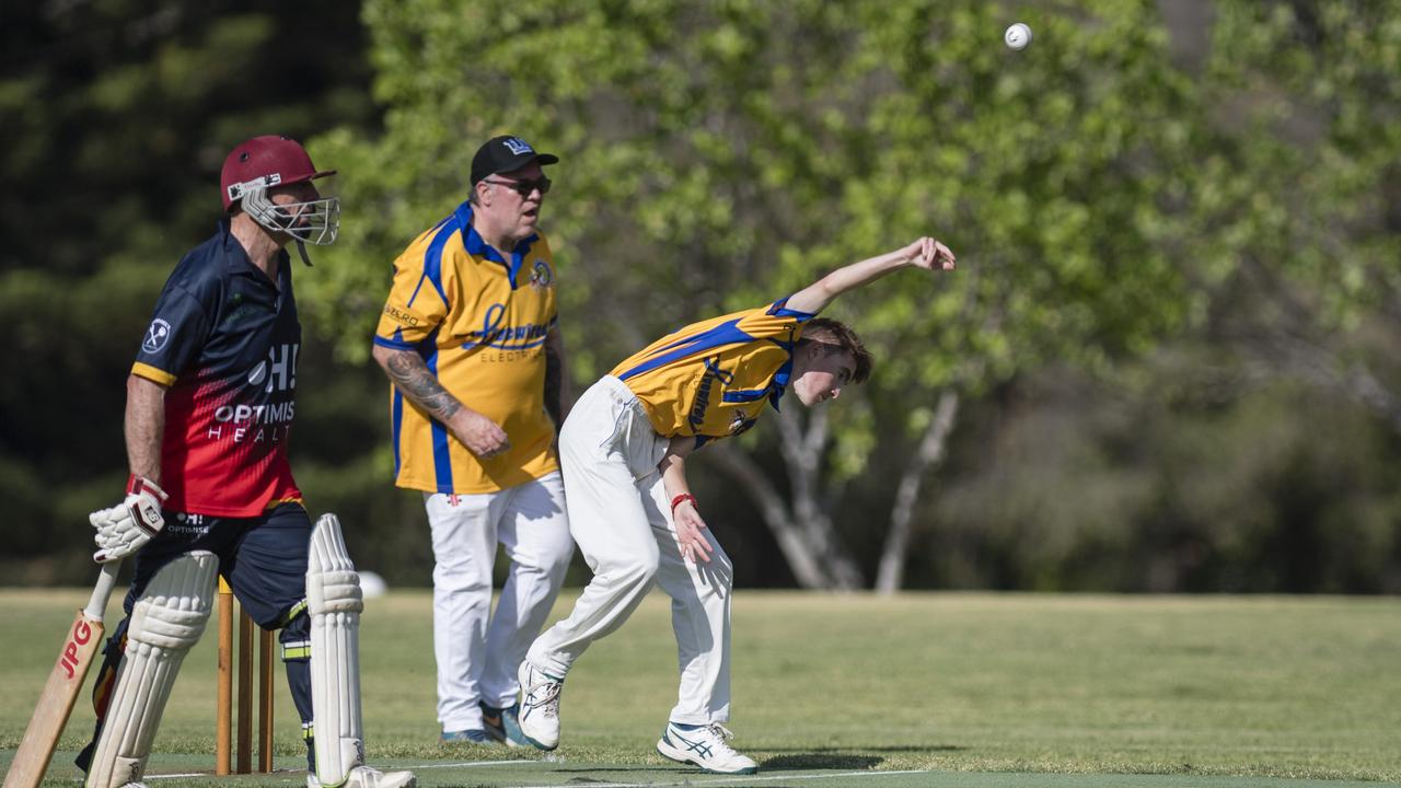 Tomas Crump bowls for Northern Brothers Diggers Gold against Metropolitan-Easts. Picture: Kevin Farmer