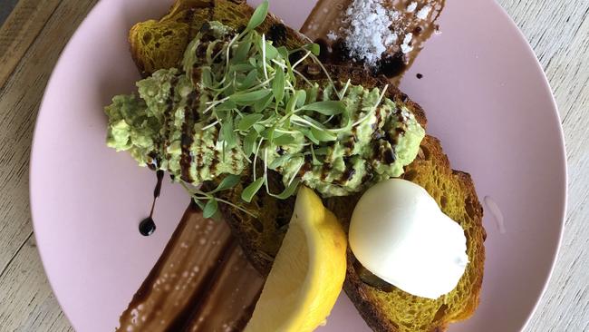 Mermaid Waters Double Barrel Kitchen signature breakfast dish – rustic avo.