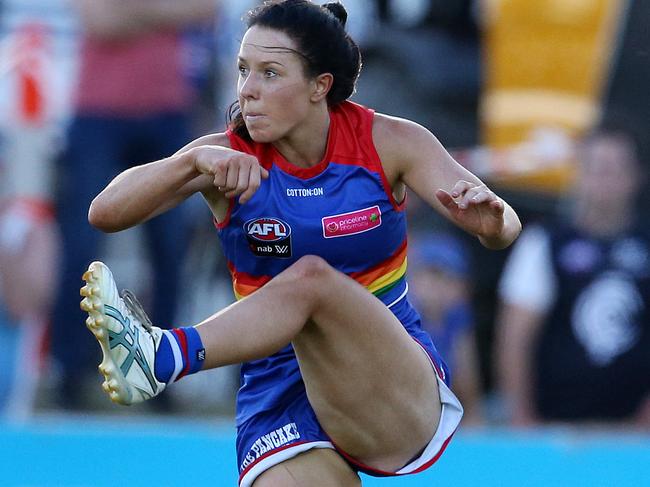 AFLW Round 4. Western Bulldogs v Carlton at the Whitten Oval. Brooke Lochland snaps a 2nd qtr goal . Pic: Michael Klein