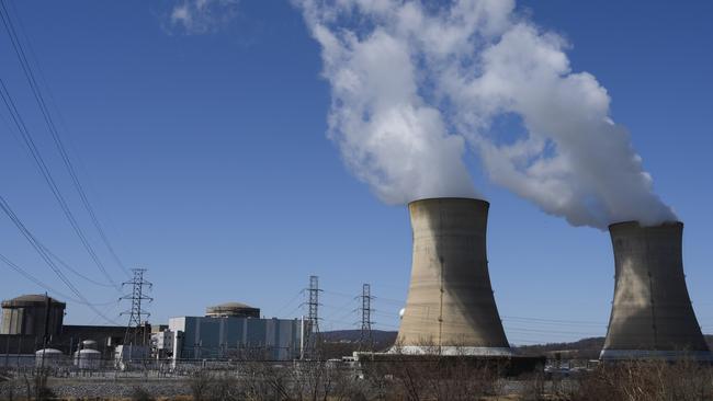 Power lines come off of the nuclear plant on Three Mile Island, with the operational plant run by Exelon Generation on the right, in Middletown, Pennsylvania on March 26, 2019. (Photo by ANDREW CABALLERO-REYNOLDS / AFP)