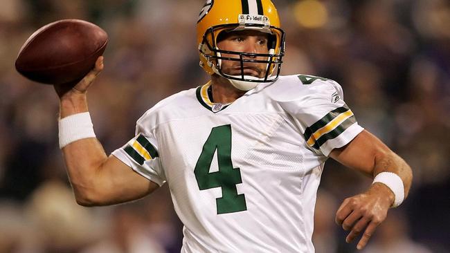 MINNEAPOLIS - OCTOBER 05: Quarterback Brett Favre #4 of the Minnesota Vikings warms up prior to the start of the game agains...