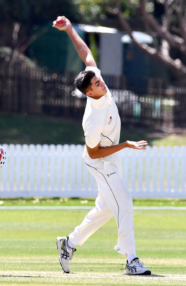 Valley bowler Zanden. Picture, John Gass