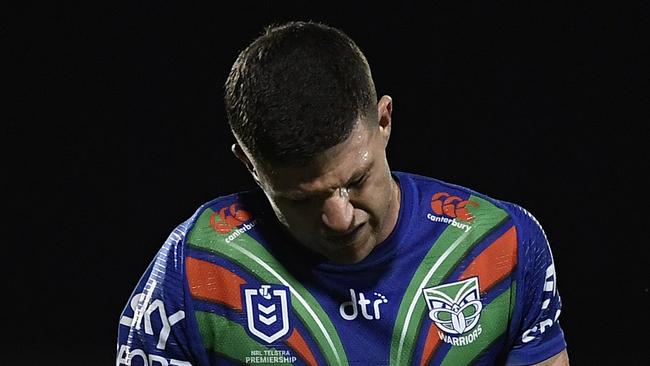 MACKAY, AUSTRALIA - AUGUST 27: Chad Townsend of the Warriors reacts after being injured  during the round 24 NRL match between the New Zealand Warriors and the Canberra Raiders at BB Print Stadium, on August 27, 2021, in Mackay, Australia. (Photo by Ian Hitchcock/Getty Images)