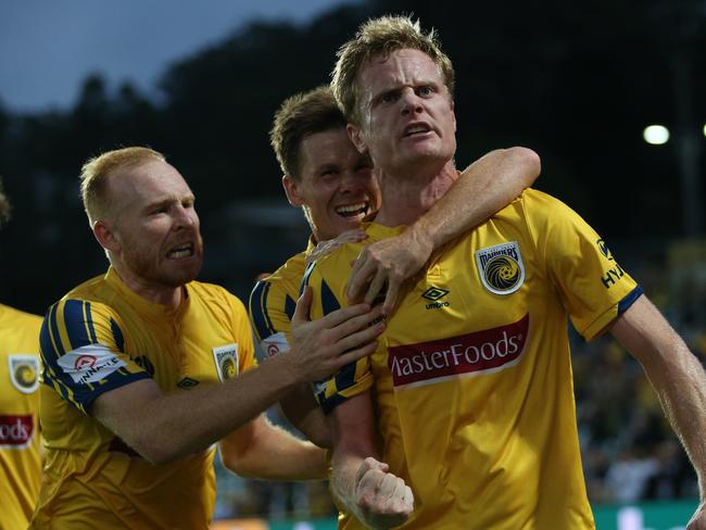 GOSFORD, AUSTRALIA - JANUARY 12: Matt Simon of the Central Coast Mariners celebrates a goal during the round 14 A-League match between the Central Coast Mariners and the Melbourne Victory at Central Coast Stadium on January 12, 2020 in Gosford, Australia. (Photo by Tony Feder/Getty Images)
