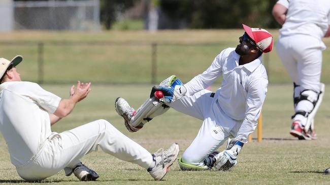 Dandenong District CA: Mordialloc v Parkfields, Ben Cavanagh Reserve, Mordialloc,  Andrew Keays was  batting for  Parkfields, Chathura Athukorala was bowling,    catch  -   keeper - Damith Mapa & Tim Richardson for Mordialloc, Picture Yuri Kouzmin