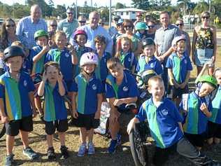 Concerned Emu Park State School parents and children met with Livingstone Shire councillors to discuss safety measures for the Hartley St crossing. Picture: Jann Houley