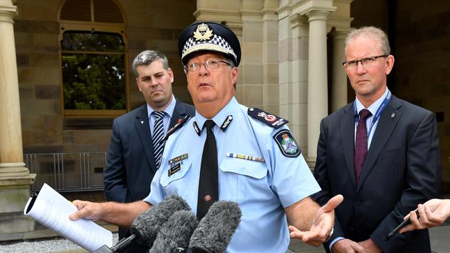 Queensland Police Commissioner Ian Stewart (centre), Queensland Minister for Police and Minister for Corrective Services, Mark Ryan (left) and Queensland Police Union President Ian Leavers (right) outside State Parliament. (AAP Image/Darren England)