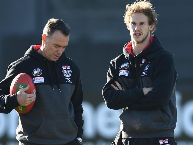 MELBOURNE, AUSTRALIA - JUNE 20:  Saints head coach Alan Richardson talks to Jimmy Webster during a St Kilda Saints AFL training session at Trevor Barker Beach Oval on June 20, 2017 in Melbourne, Australia.  (Photo by Quinn Rooney/Getty Images)