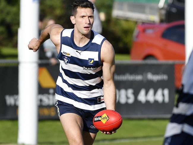 MPFNL: Division Two Seniors, Qualifying Final, Round 1. Chelsea FNC Seniors vs Devon Meadows FNC Seniors at RJ Rowley Reserve, Rye, Victoria, Saturday 17th August 2024. Mathew Dussin handballs. Picture: Andrew Batsch