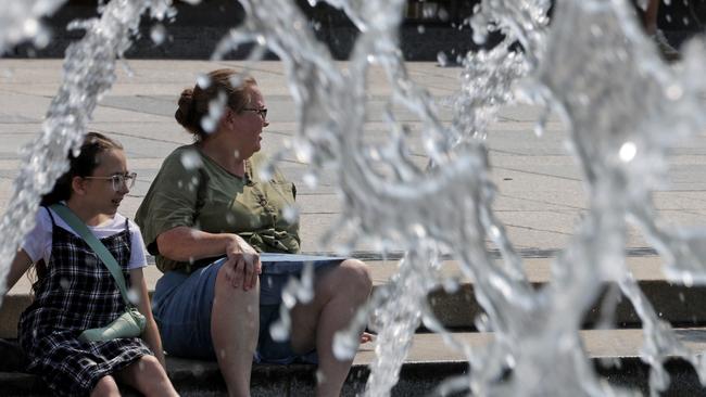 Visitors cool themselves off at the fountain of the World War II Memorial in Washington. Picture: Getty Images via AFP.