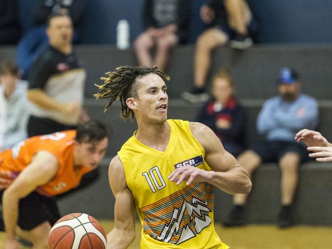 Bailey Nwanevu for Southern Cross Bricklaying Eels against Westridge Fruit and Veg Warriors in Toowoomba Basketball League grand final at Clive Berghofer Arena, St Mary's College, Monday, March 22, 2021. Picture: Kevin Farmer