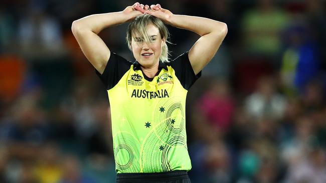 Ellyse Perry left the field to seek treatment on a hip knock during Australia’s win over Bangladesh.