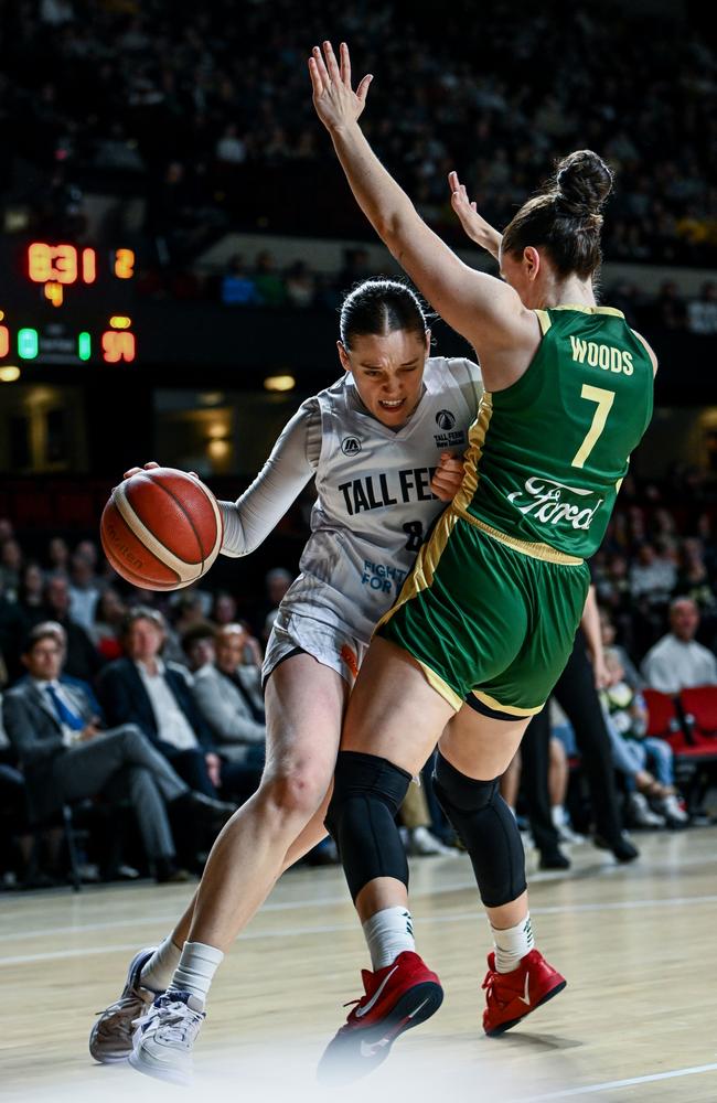 Tegan Graham of the Tall Ferns competes with Courtney Woods of the Opals during the Trans-Tasman Throwdown match between the Australia Opals and the New Zealand Tall Ferns at Adelaide Entertainment Centre on May 07, 2025 in Adelaide, Australia. (Photo by Mark Brake/Getty Images)