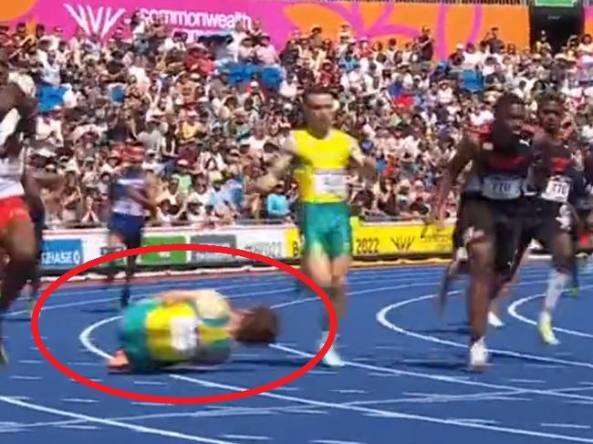 Rohan Browning trips in 4x100m heat