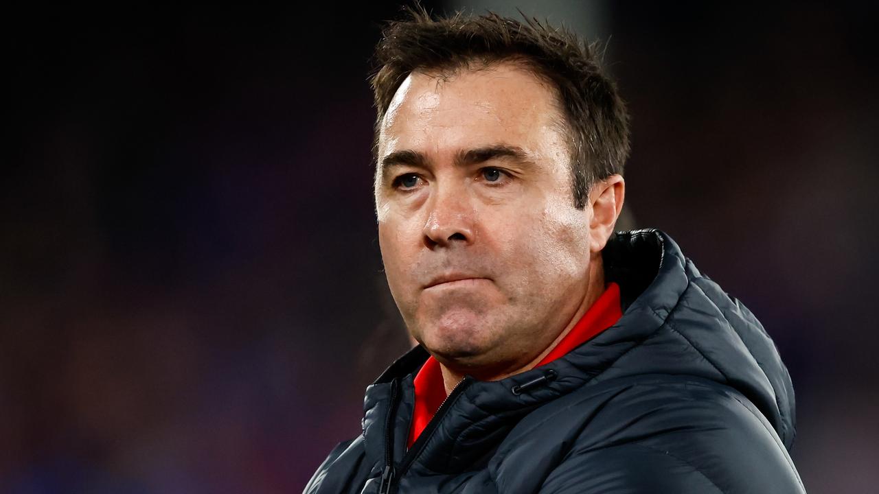 Bombers coach Brad Scott says club doctors are armed with the best information to make the call on whether a player should return to the field after a head knock. Picture: Dylan Burns / Getty Images