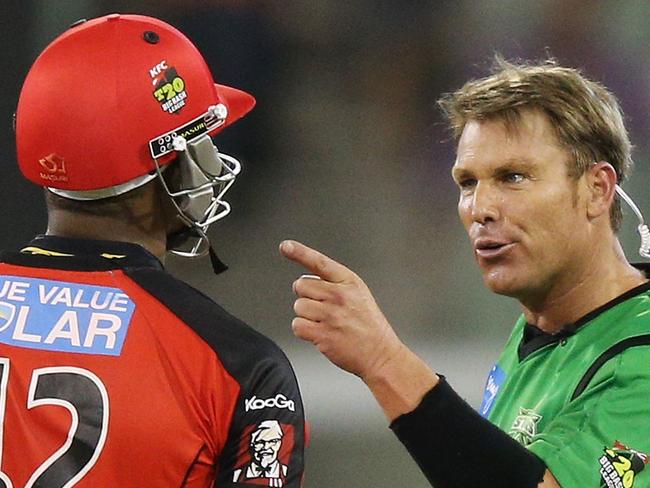 MELBOURNE, AUSTRALIA - JANUARY 06: Shane Warne (R) of the Melbourne Stars has a heated exchange with Marlon Samuels of the Melbourne Renegades during the Big Bash League match between the Melbourne Stars and the Melbourne Renegades at Melbourne Cricket Ground on January 6, 2013 in Melbourne, Australia. (Photo by Michael Dodge/Getty Images)