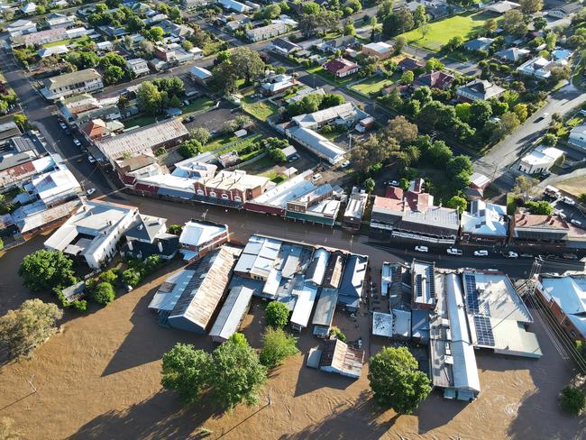 Floodwaters rose up streets and into properties at Canowindra before the Belubula River peaked at 5.9 metres on Monday morning. Picture: Facebook