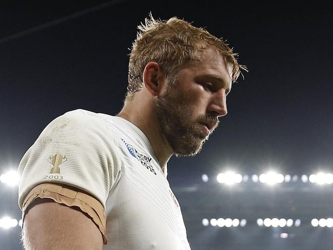 England's flanker and captain Chris Robshaw leaves the pitch following a Pool A match of the 2015 Rugby World Cup between England and Australia at Twickenham stadium, south west London on October 3, 2015. Australia won the match 33-13. AFP PHOTO / ADRIAN DENNIS RESTRICTED TO EDITORIAL USE, NO USE IN LIVE MATCH TRACKING SERVICES, TO BE USED AS NON-SEQUENTIAL STILLS