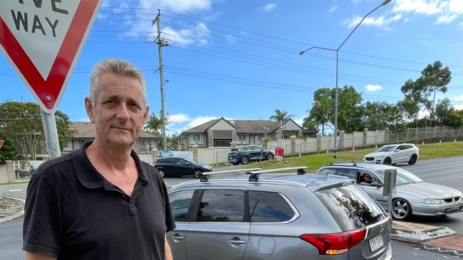 Ashmore resident Drew Barrett explaining the closing of local roads as part of the Cotlew Street upgrades as residents protest about the inconvenience.